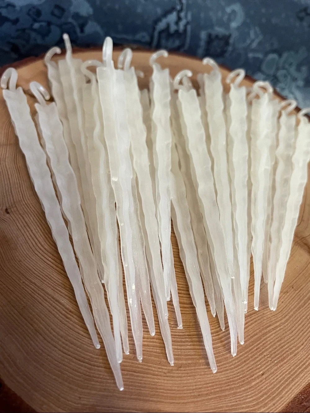 25 Vintage Plastic Icicles
